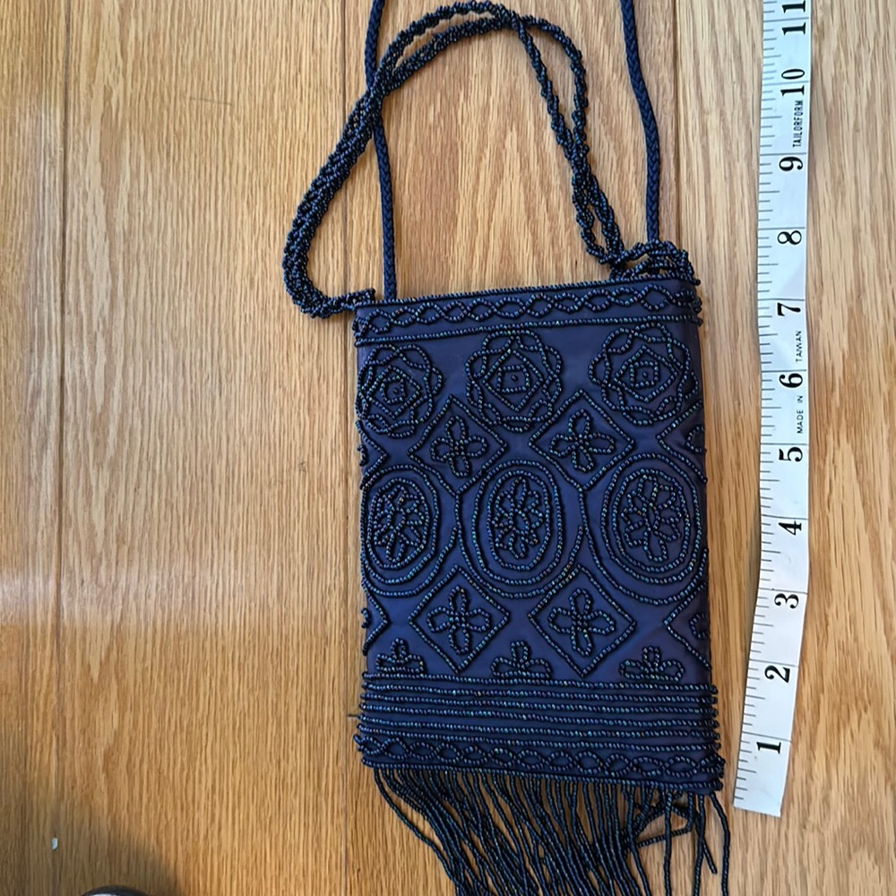 Evening bag. Sequined front bag ; two size handles